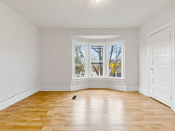 4th image of 1132 Dufferin St