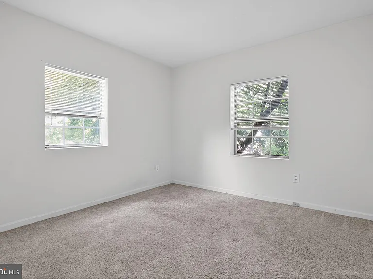 N Troy St — Photo 12