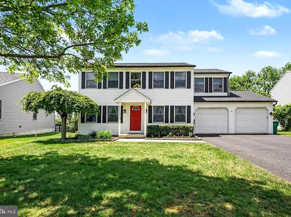 793 Hunter Dr, Pennsburg, PA 18073