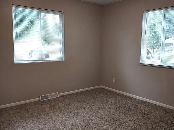 5th image of 2495 Briarwood Dr