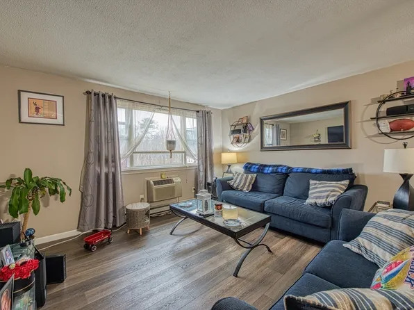 180 Main St APT E122, Bridgewater, MA 02324