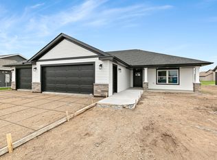 1691 Hurst Castle Rd, Saint Cloud, MN 56303