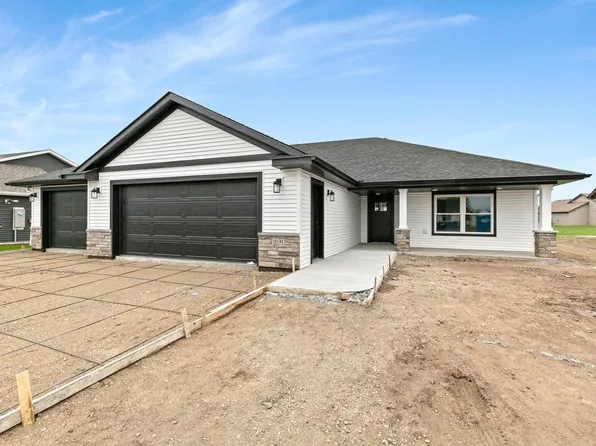 1691 Hurst Castle Rd, Saint Cloud, MN 56303