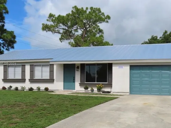 2290 SE Glover St, Port Saint Lucie, FL 34984