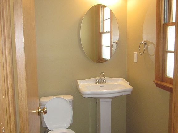 4th image of 408 Washington St