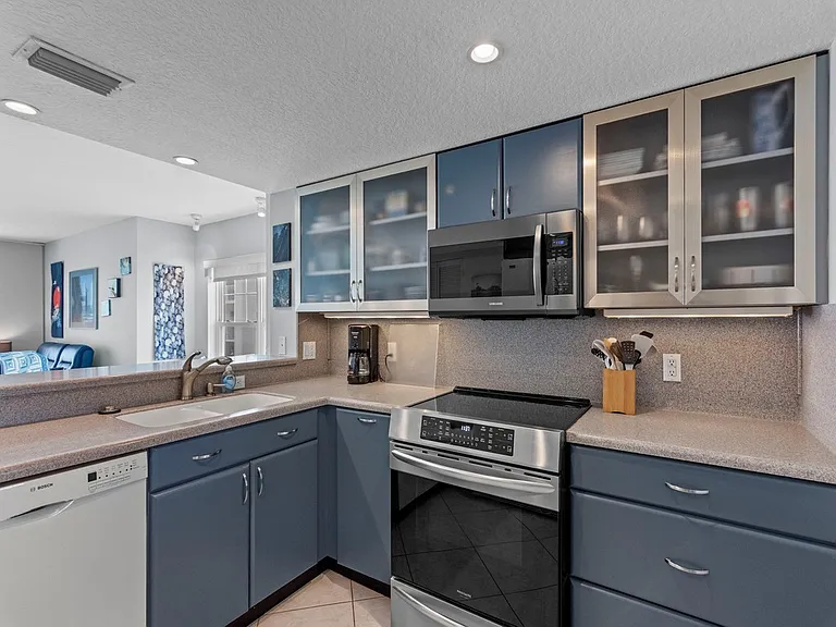 2700 Ocean Dr #404 — Photo 7