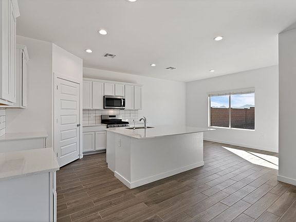 5th image of 12437 W Old Farm Dr