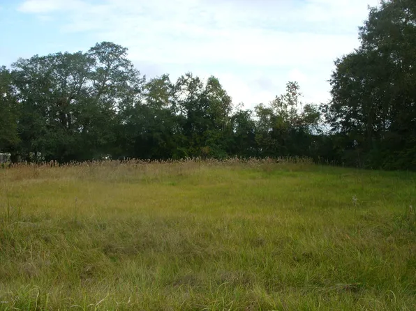 3606 Azalea St, Moss Point, MS 39563
