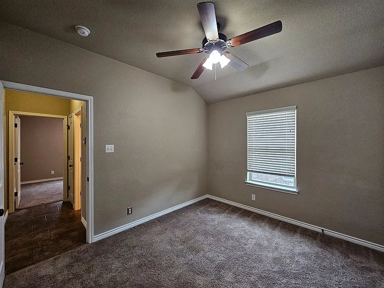 6211 Newcastle Dr — Photo 25