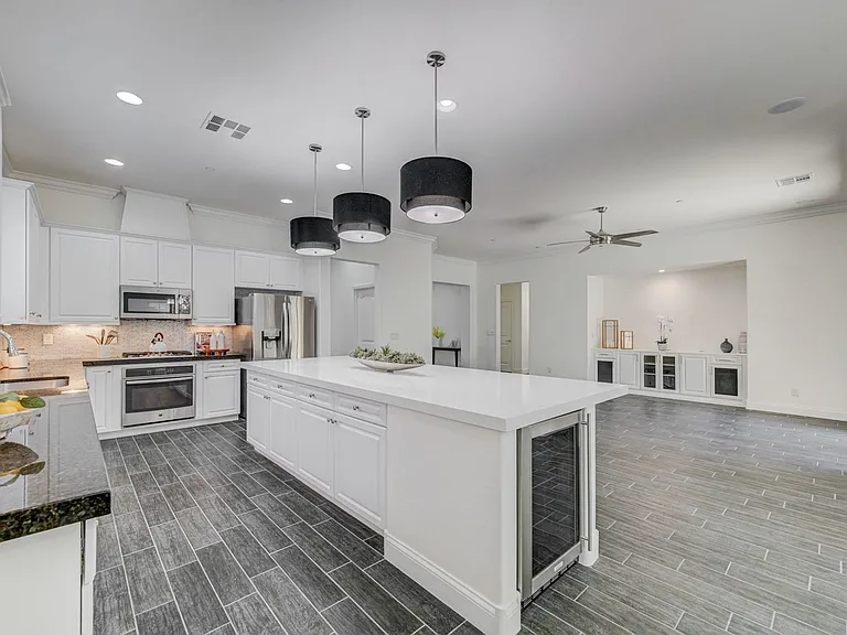 933 Everest Peak Ave — Photo 10