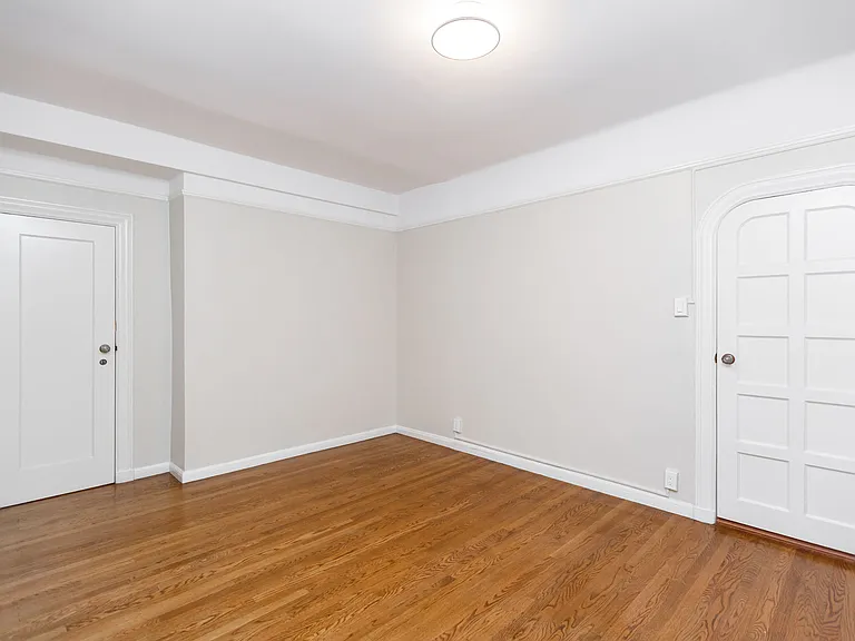 2275 Broadway — Photo 25