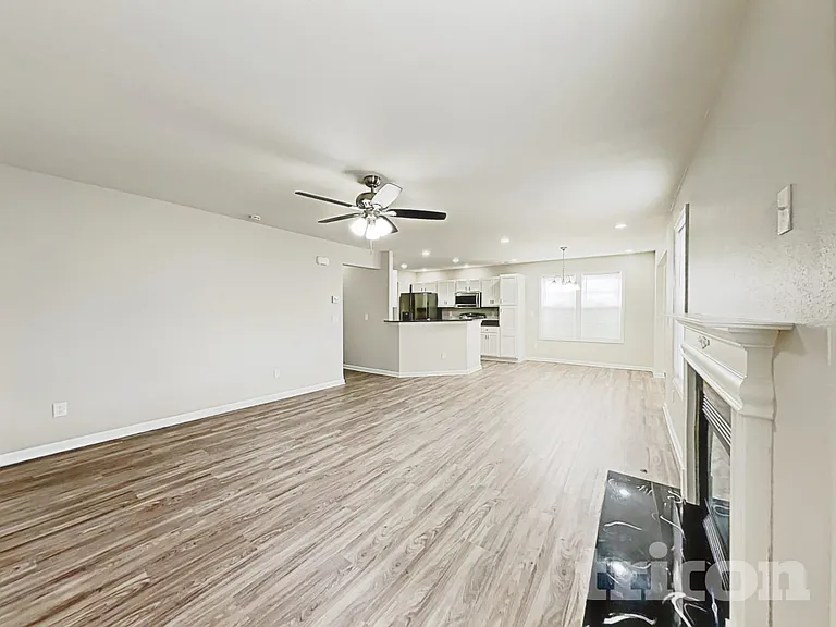 113 Elgin Ln — Photo 3