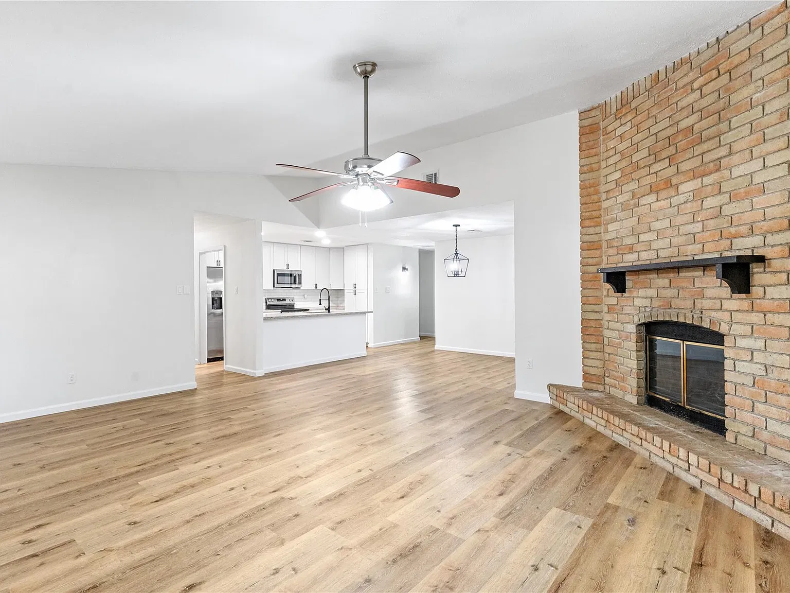 4 bed, 2.0 bath, 1650 sqft, $2,095 — Photo 4