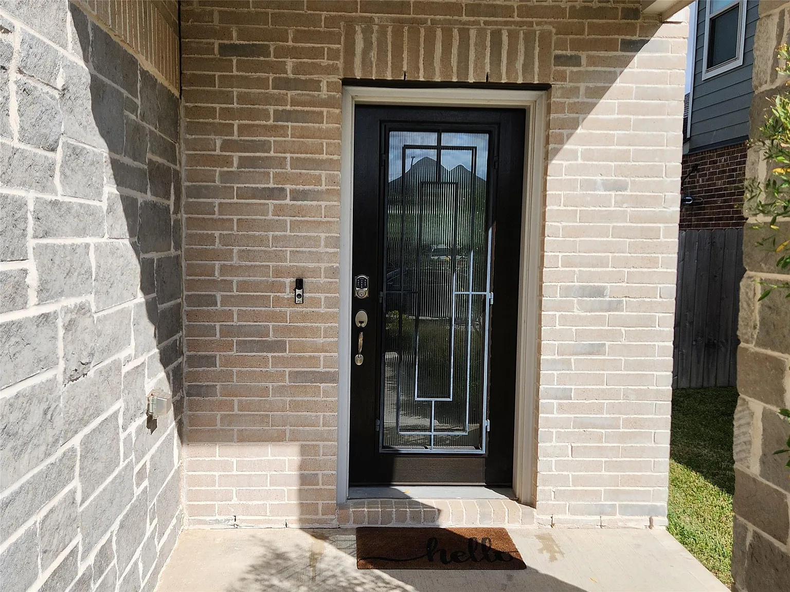4 bed, 2.5 bath, 2120 sqft, $2,395 — Photo 3