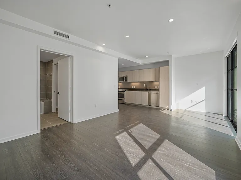 5800 Harold Way — Photo 10
