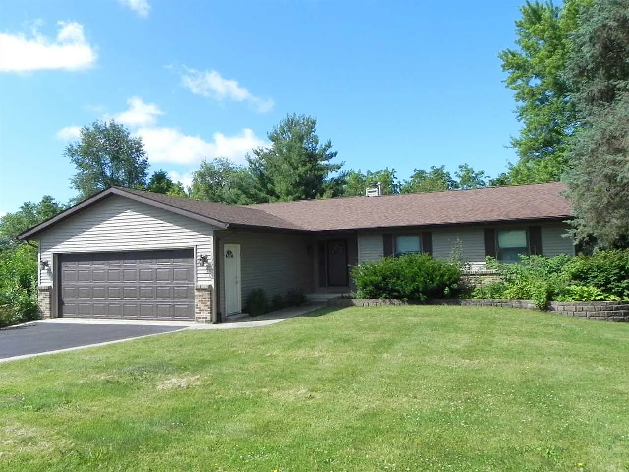 1390 Chadbourne Dr photo 1