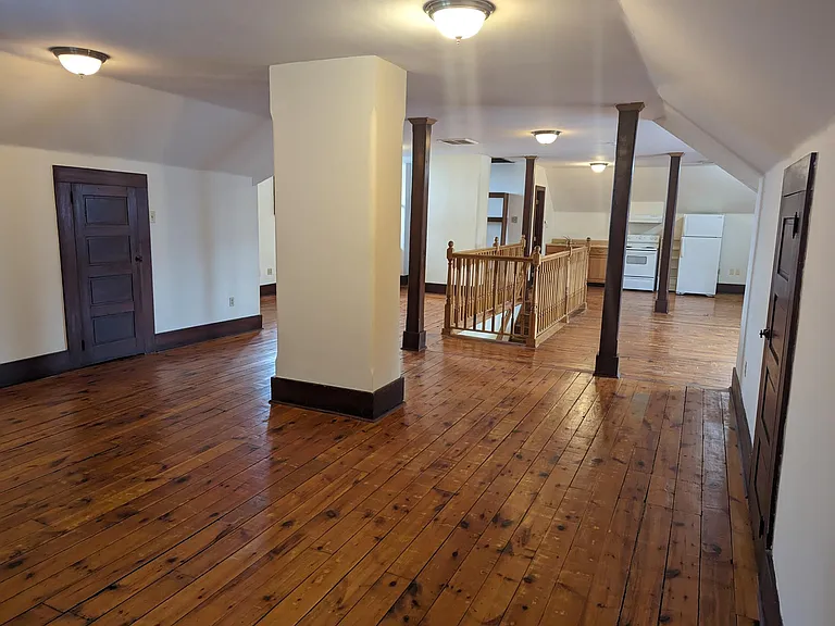527 N Market St #3 — Photo 6