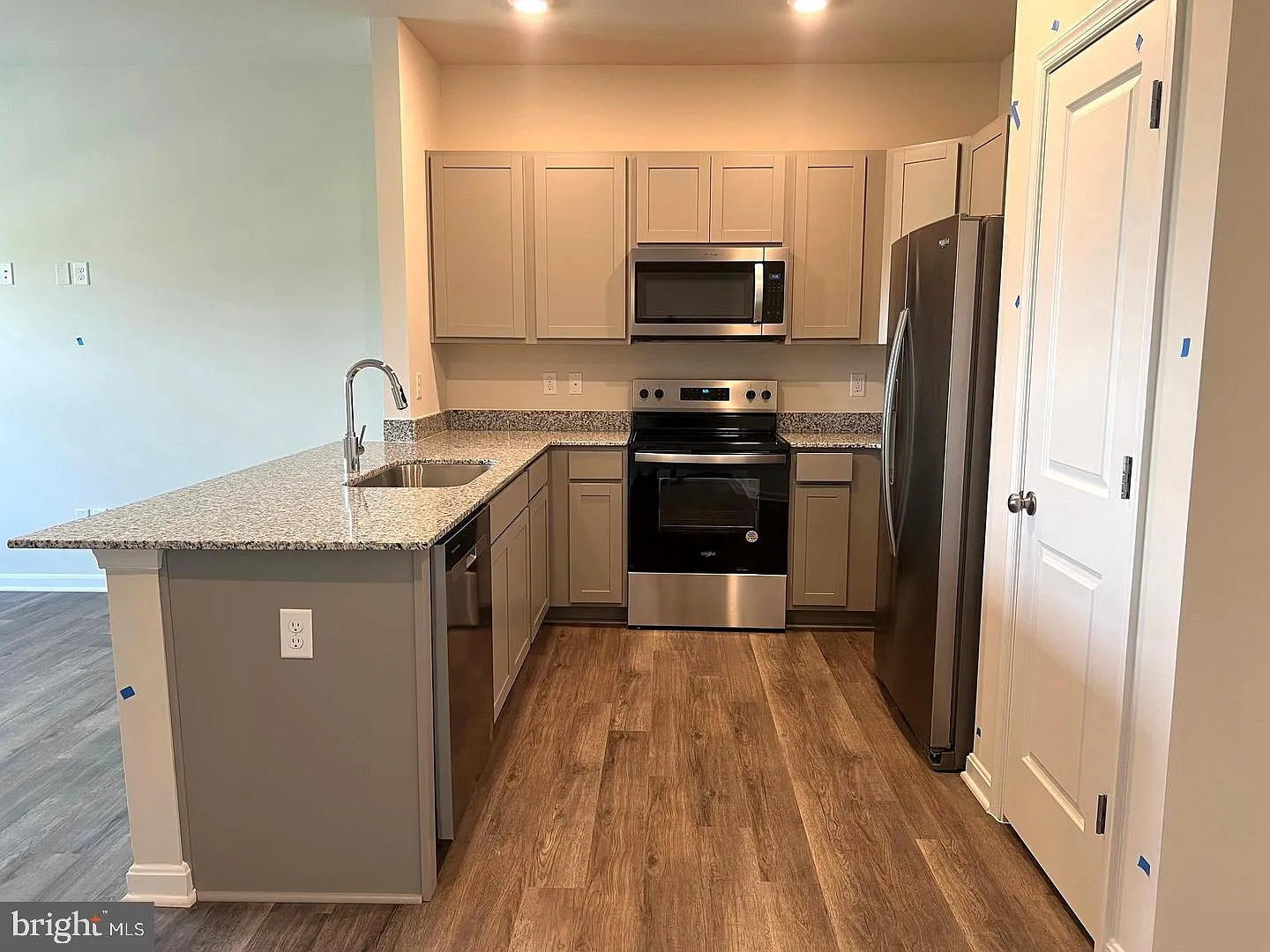 3 bed, 2.5 bath, 1509 sqft, $2,100 — Photo 2