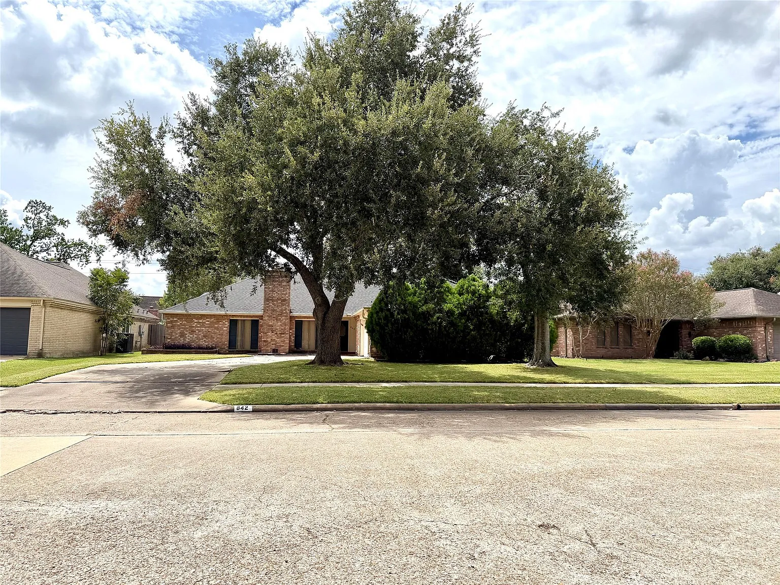 3 bed, 2.0 bath, 1898 sqft, $1,800 — Photo 2