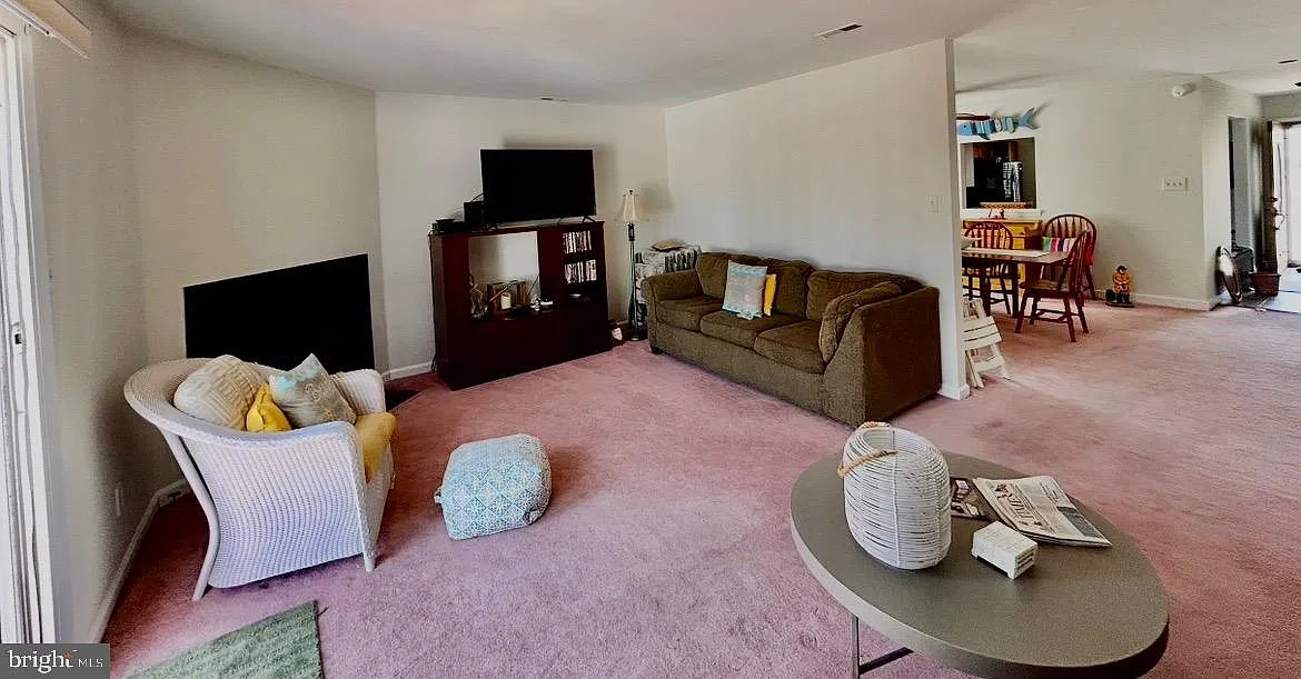 2 bed, 6.0 bath, 3360 sqft, $2,100 — Photo 3
