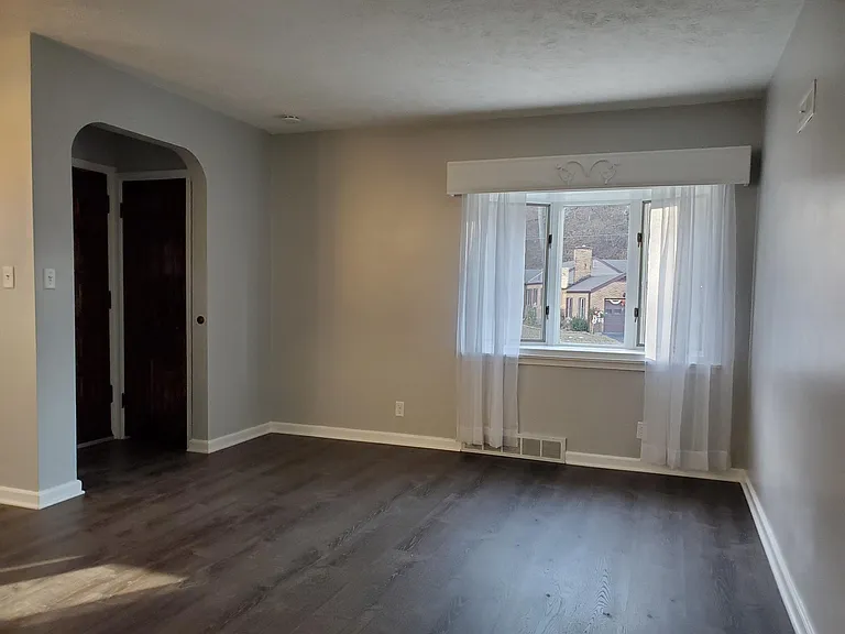 138 Elmwood Dr — Photo 7