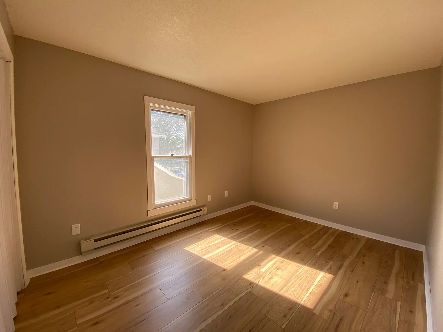 2 bed, 1200 sqft, $1,400 — Photo 2