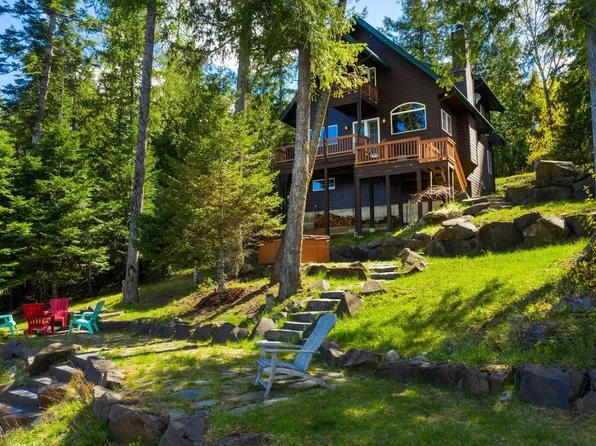 2211 Wooded Acres Dr, Sagle, ID 83860