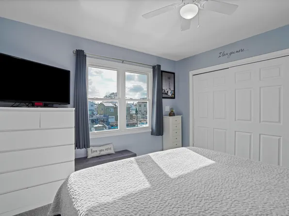 48 Gotham Avenue image 17 of 38