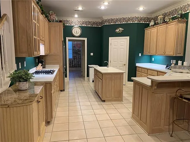 5 bed, 4.5 bath, 3978 sqft, $3,000 — Photo 3