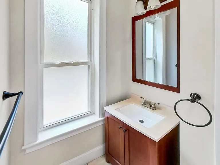 19 Caldwell St #1 — Photo 16