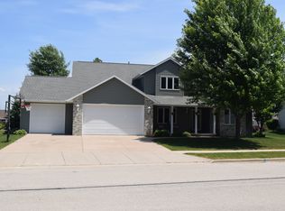 637 Miranda St, Combined Locks, WI 54113