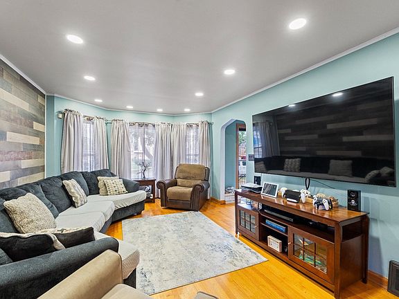 5th image of 5300 S Narragansett Ave