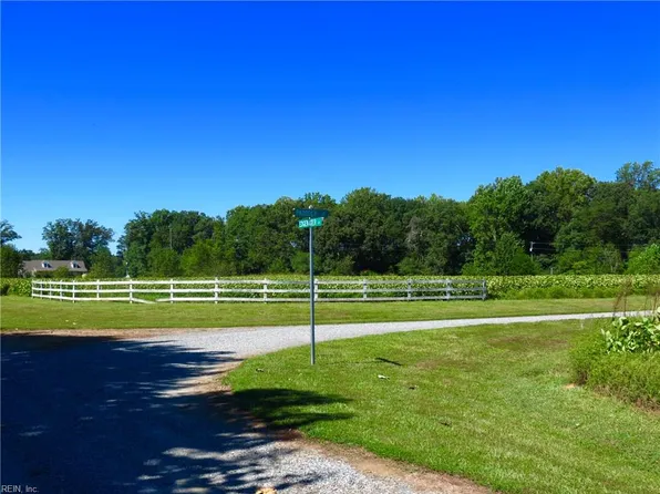 4 Paddock Dr, Lancaster, VA 22503