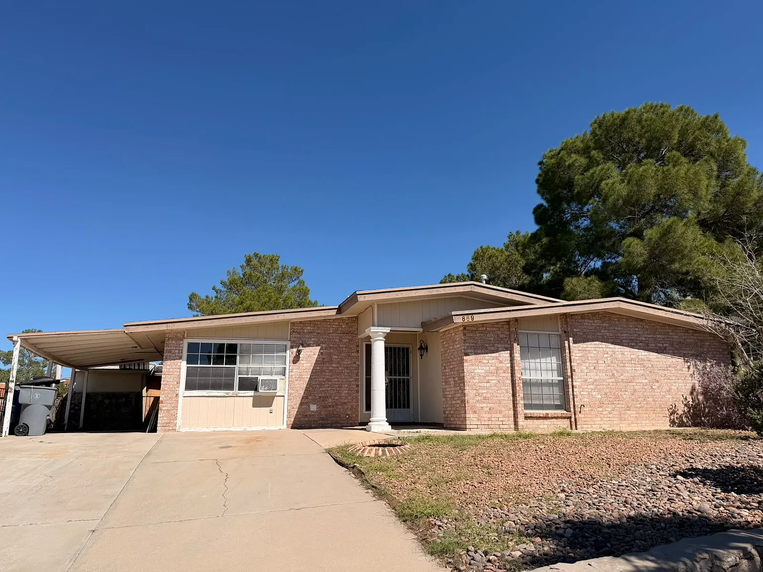 4 bed, 1500 sqft, $1,900 — Photo 1