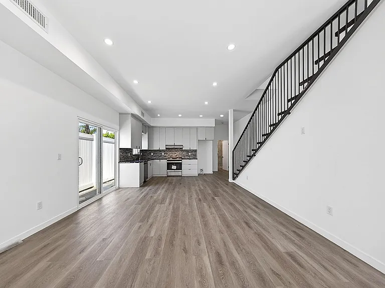 14827 Dearborn St — Photo 12