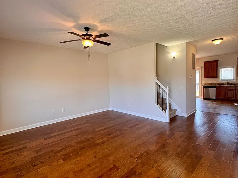 175 Cedar Point Ln — Photo 2