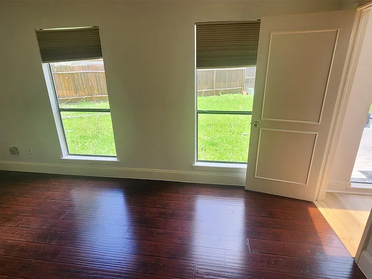 2127 Manor Green Dr — Photo 27
