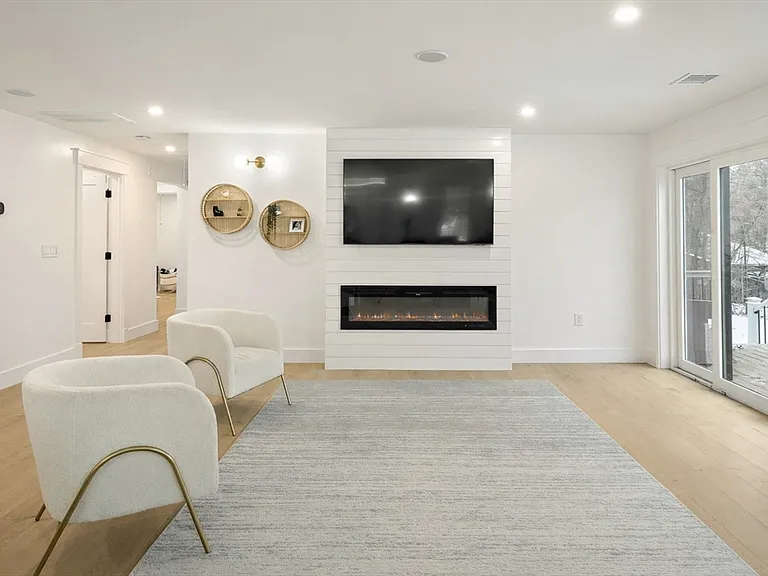 355 Maynard Rd — Photo 6