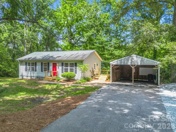 30 Lake Forest Ln, Hendersonville, NC 28739