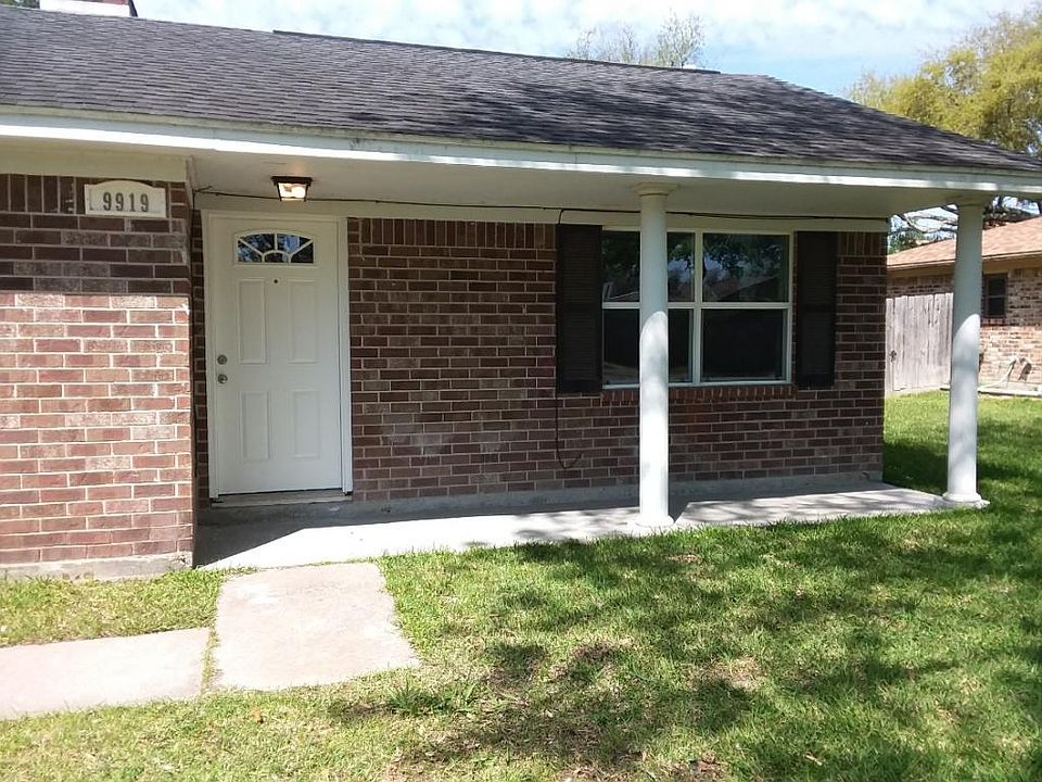1st image of 9919 Forest Hollow Dr