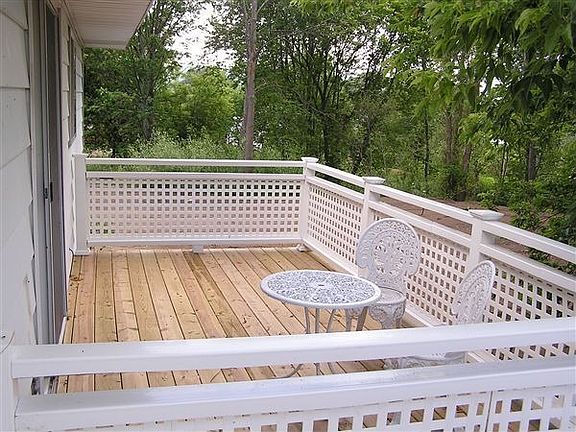 Large deck for entertaining (8' x 16')