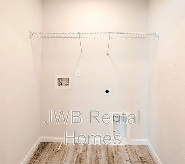 6055 Carolines Ct — Photo 12
