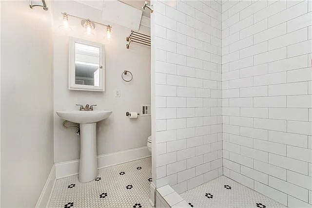 1526 Dante St — Photo 30