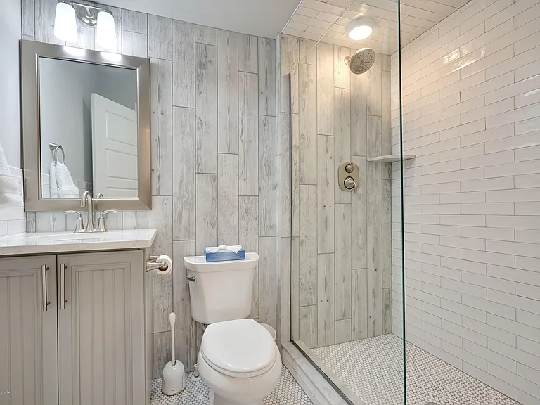 172 Osborne Ave — Photo 14