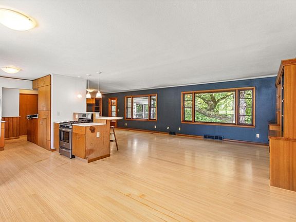 4th image of 2619 Meadow Glen Rd
