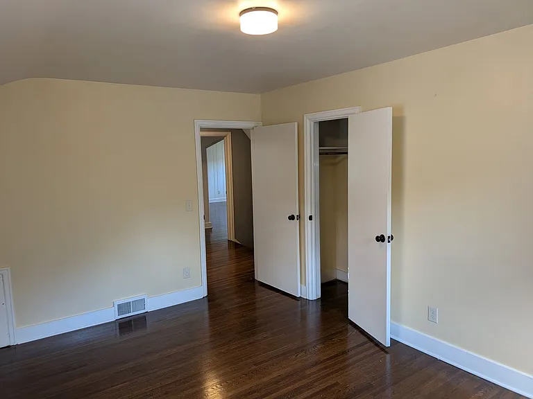 111 Eastmoreland Dr — Photo 28