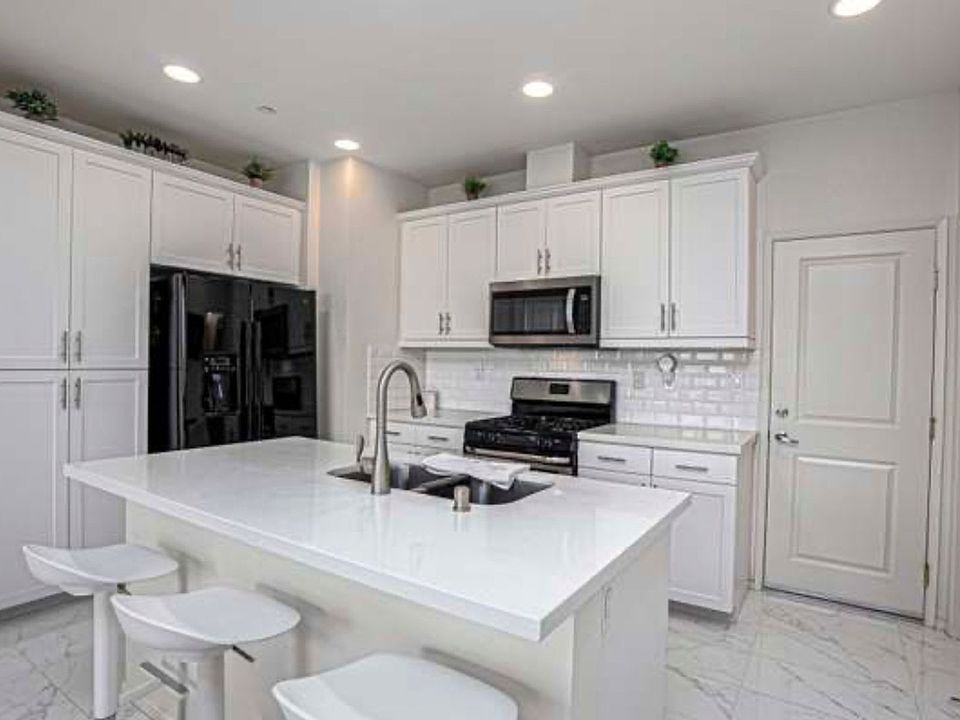 1st image of 5449 San Roberto
