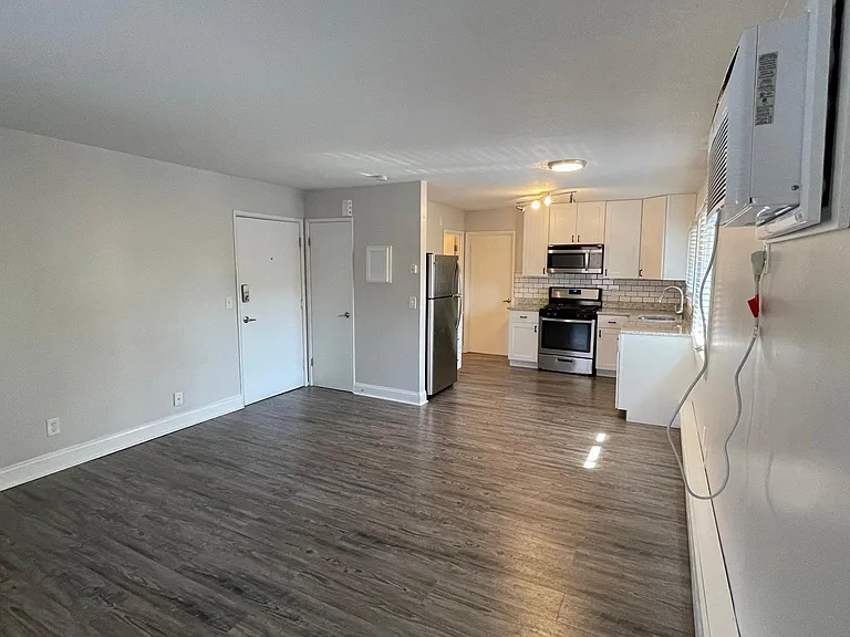 689 Lowry Ave NE #9 — Photo 20