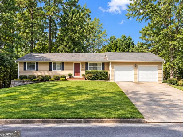 5104 Rock Glen Dr, Stone Mountain, GA 30088