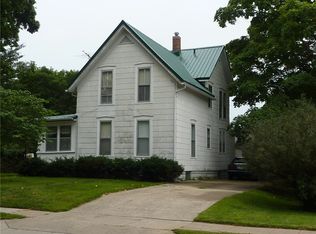 709 19th St, Belle Plaine, IA 52208